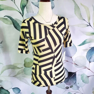 LULAROE | Gigi Fitted Top in Cream Geo sz XS